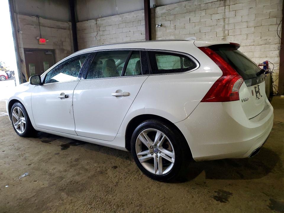 Photo 2 from auction – 2015 VOLVO V60 PREMIE with VIN YV126MEBXF1190525