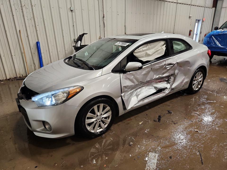 KIA FORTE 2014 مع رقم تعريف المركبة KNAFX6A83E5216994 - صورة من المزاد