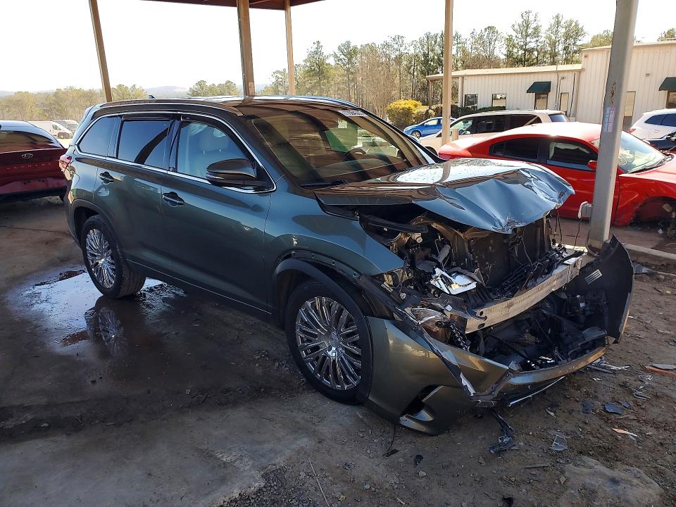 Photo 4 from auction – 2017 TOYOTA HIGHLANDER with VIN 5TDYZRFH9HS195857