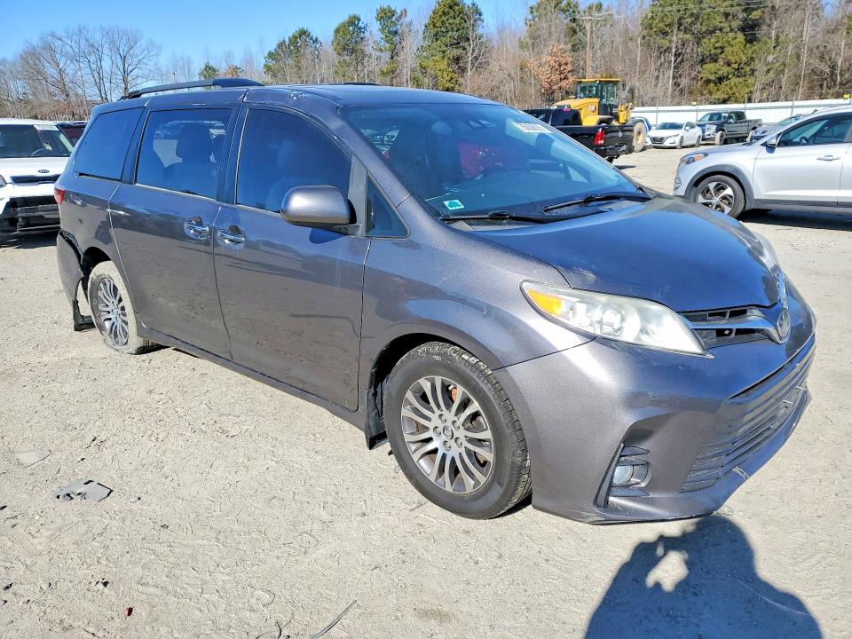 Photo 4 from auction – 2018 TOYOTA SIENNA with VIN 5TDYZ3DC8JS919922