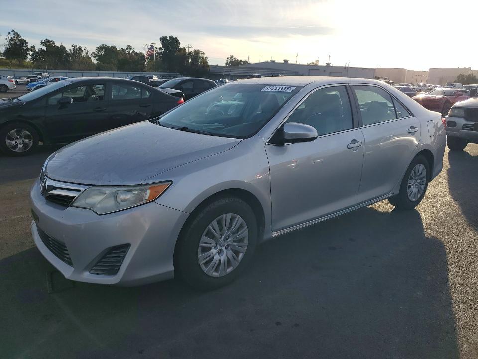 TOYOTA CAMRY BASE 2012 مع رقم تعريف المركبة 4T1BF1FKXCU064044 - صورة من المزاد