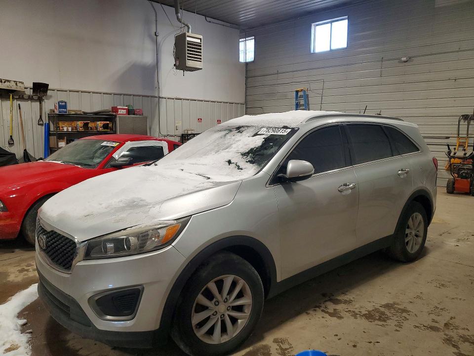 KIA SORENTO 2016 with VIN 5XYPG4A3XGG168078 - Photo from auction