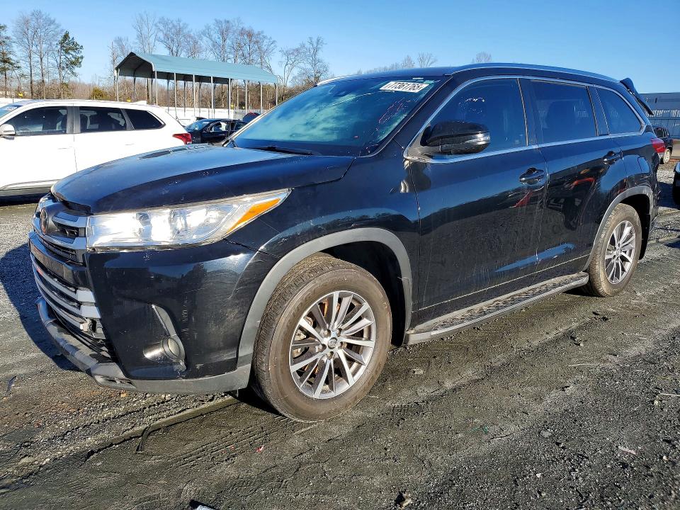 TOYOTA HIGHLANDER 2018 with VIN 5TDKZRFH2JS543140 - Photo from auction
