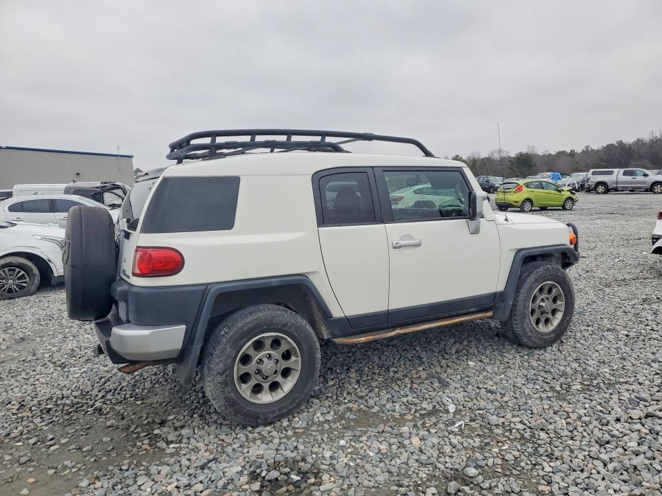 Photo 3 from auction – 2011 TOYOTA FJ CRUISER with VIN JTEBU4BF2BK111870