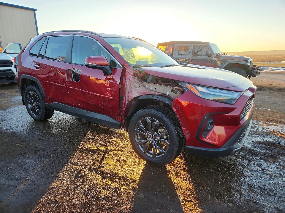 Photo 4 from auction – 2022 TOYOTA RAV4 with VIN JTMD6RFVXND060987