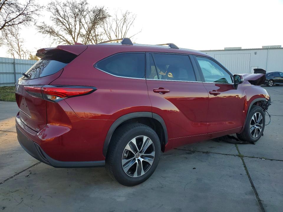 صورة رقم 3 من المزاد - 2023 TOYOTA HIGHLANDER مع VIN 5TDKDRAH7PS039620