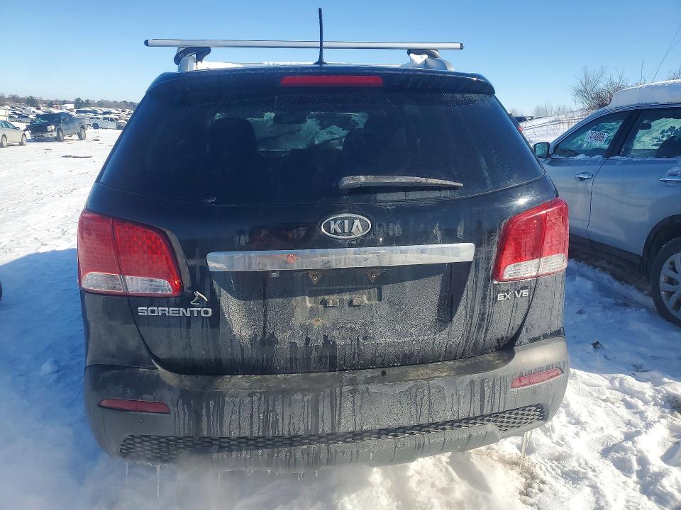 Photo 6 from auction – 2013 KIA SORENTO EX with VIN 5XYKUDA29DG412051