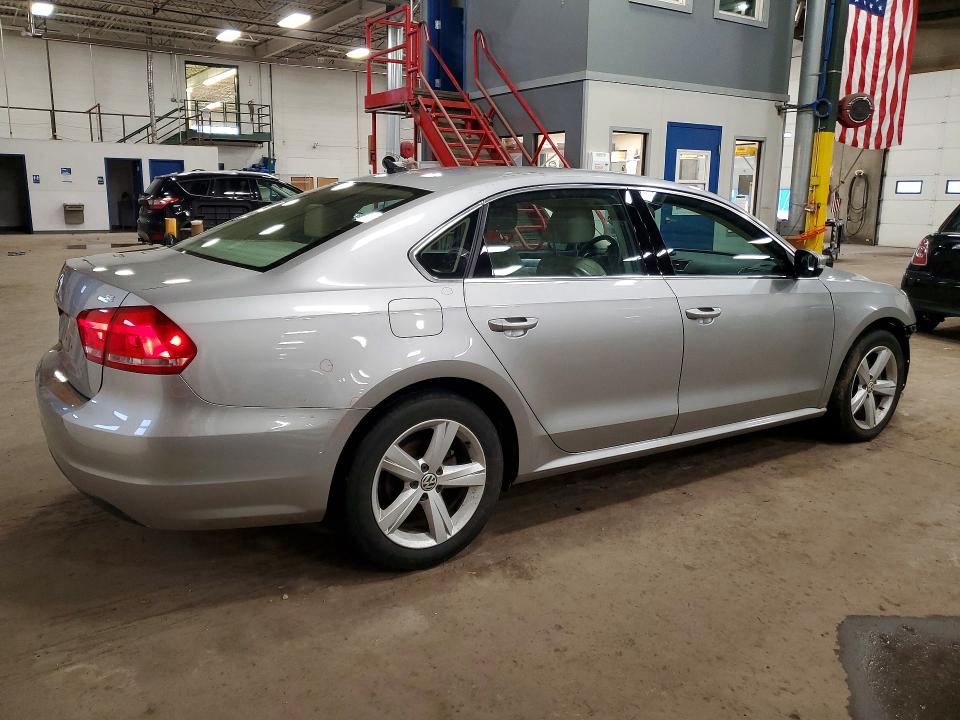 Photo 3 from auction – 2013 VOLKSWAGEN PASSAT SE with VIN 1VWBP7A30DC062294