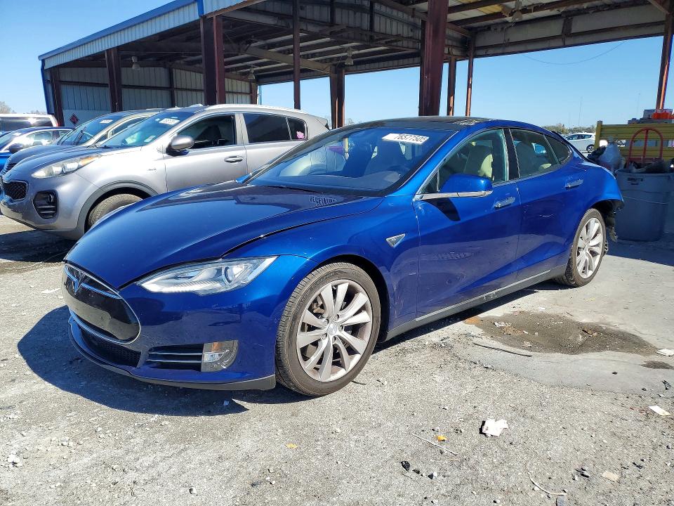 TESLA MODEL S 2016 with VIN 5YJSA1E25GF136447 - Photo from auction