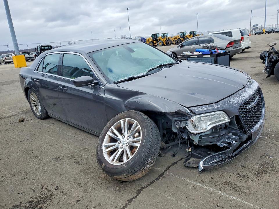 Photo 4 from auction – 2017 CHRYSLER 300 with VIN 2C3CCAAG9HH576980