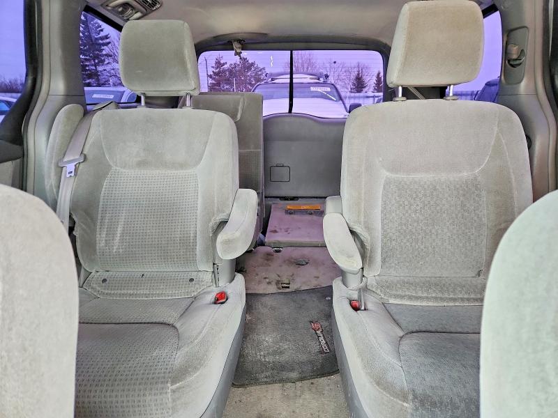 Photo 10 from auction – 2010 TOYOTA SIENNA with VIN 5TDZK4CC2AS333846
