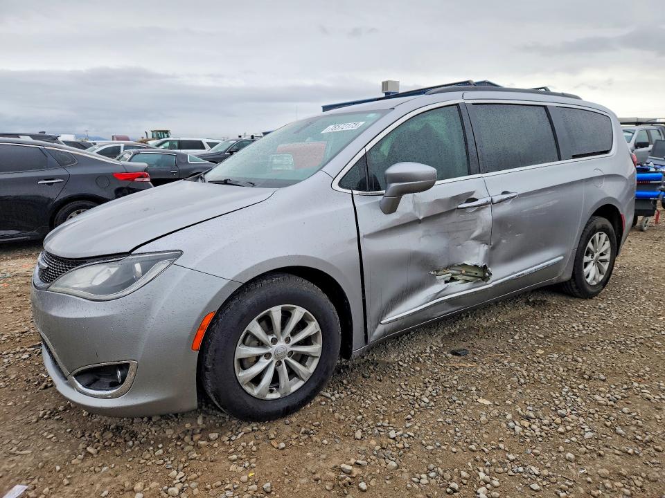 CHRYSLER PACIFICA 2017 with VIN 2C4RC1BG4HR544176 - Photo from auction