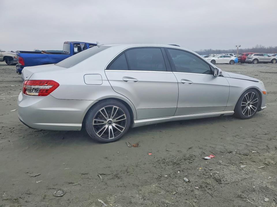 Photo 3 from auction – 2011 MERCEDES BENZ E with VIN WDDHF5GB6BA307388