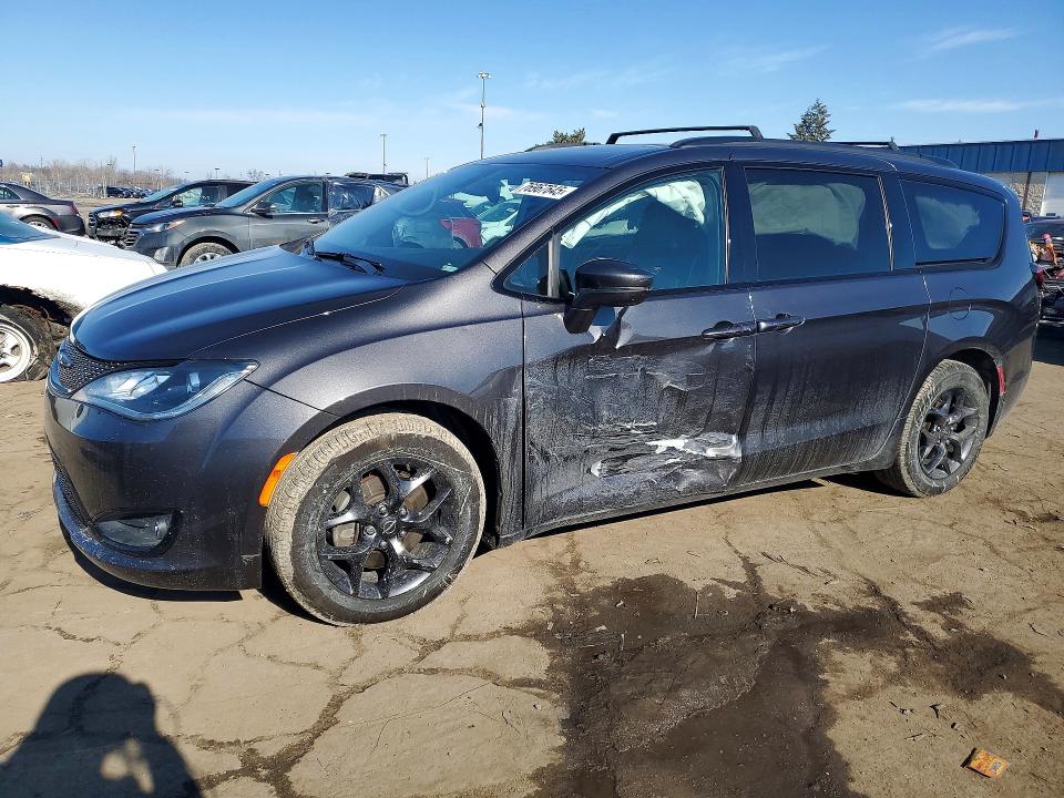 CHRYSLER PACIFICA 2019 with VIN 2C4RC1GG2KR678944 - Photo from auction