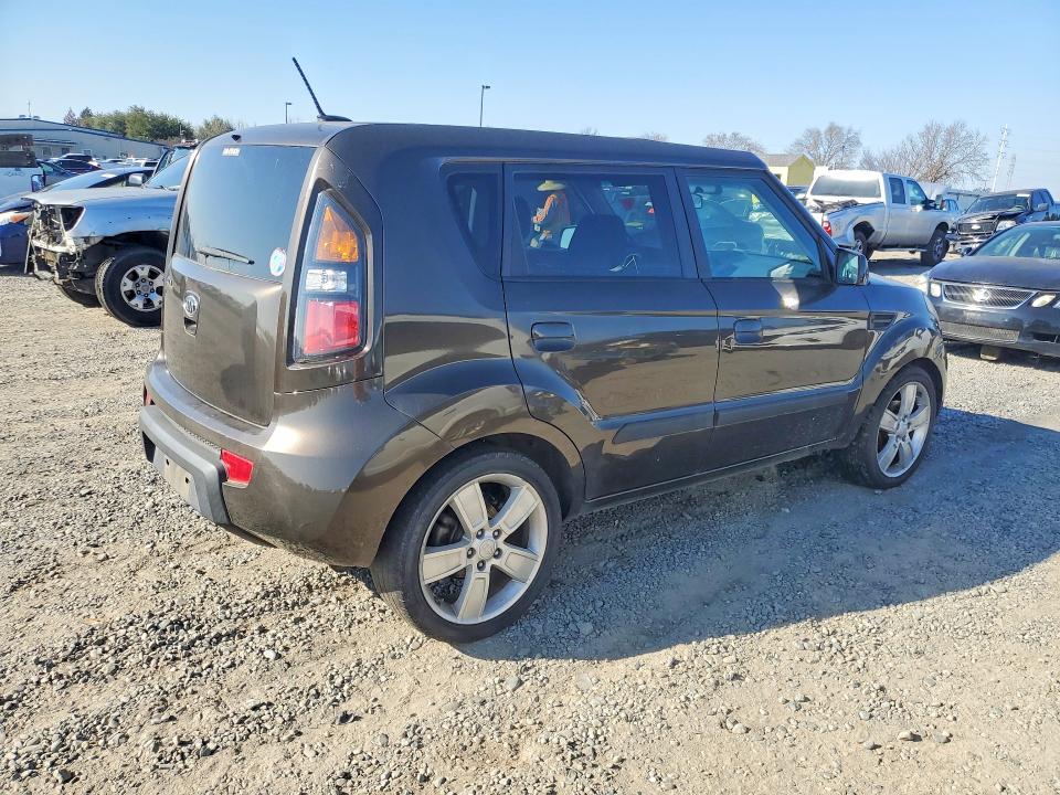 Photo 3 from auction – 2010 KIA SOUL + with VIN KNDJT2A28A7038429