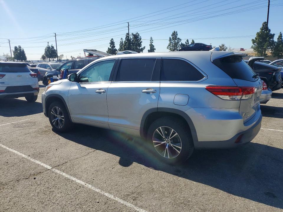 Photo 2 from auction – 2018 TOYOTA HIGHLANDER with VIN 5TDZZRFH9JS257753