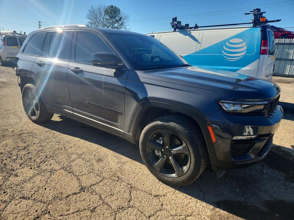 Photo 4 from auction – 2025 JEEP GRAND CHEROKEE with VIN 1C4RJGBG0SC328026