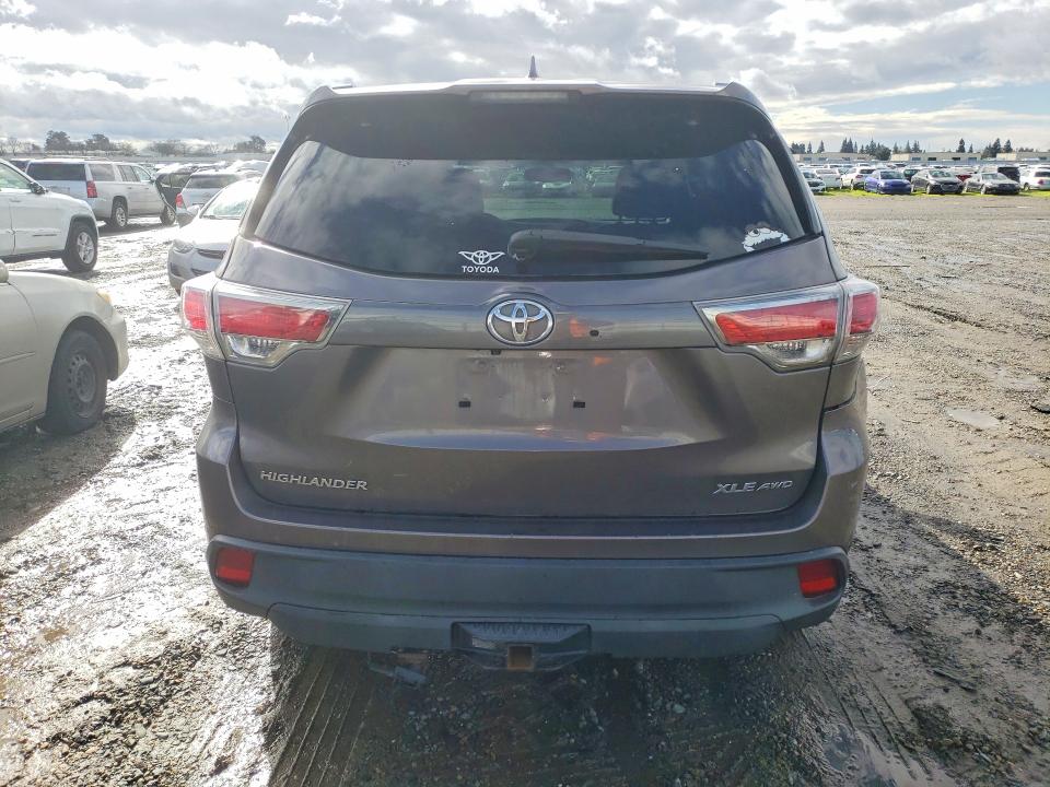 Foto 6 de la subasta – 2016 TOYOTA HIGHLANDER con VIN 5TDJKRFH8GS268575