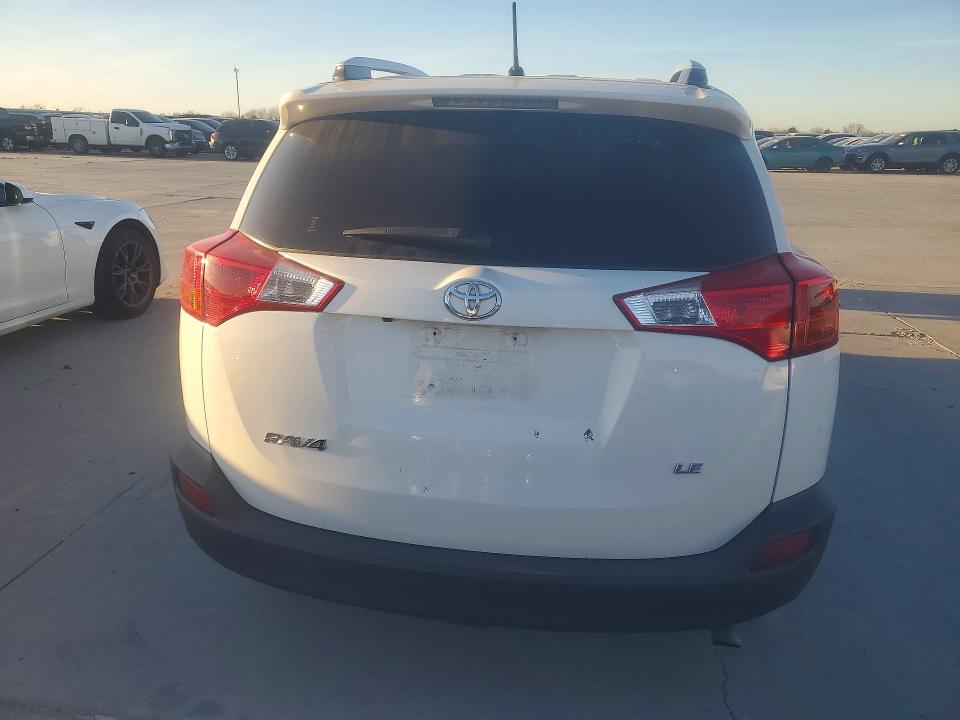 Photo 6 from auction – 2015 TOYOTA RAV4 LE with VIN JTMZFREV4FJ057349