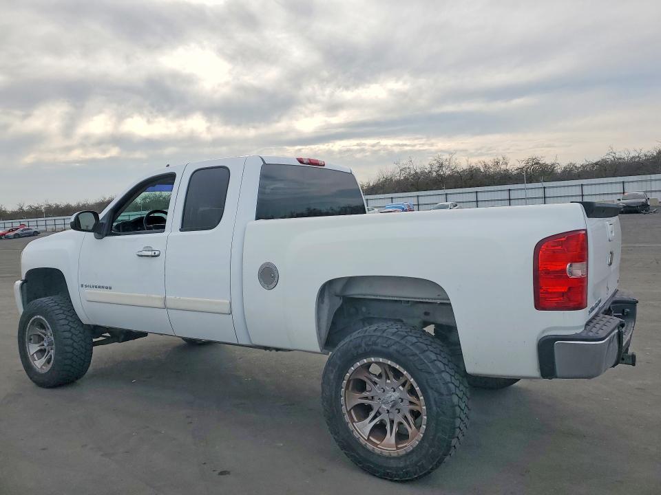 Photo 2 from auction – 2007 CHEVROLET SILVERADO with VIN 2GCEK19J771661380