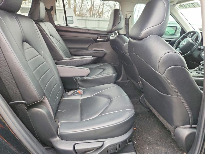 Photo 11 from auction – 2023 TOYOTA HIGHLANDER with VIN 5TDKDRAH2PS013944