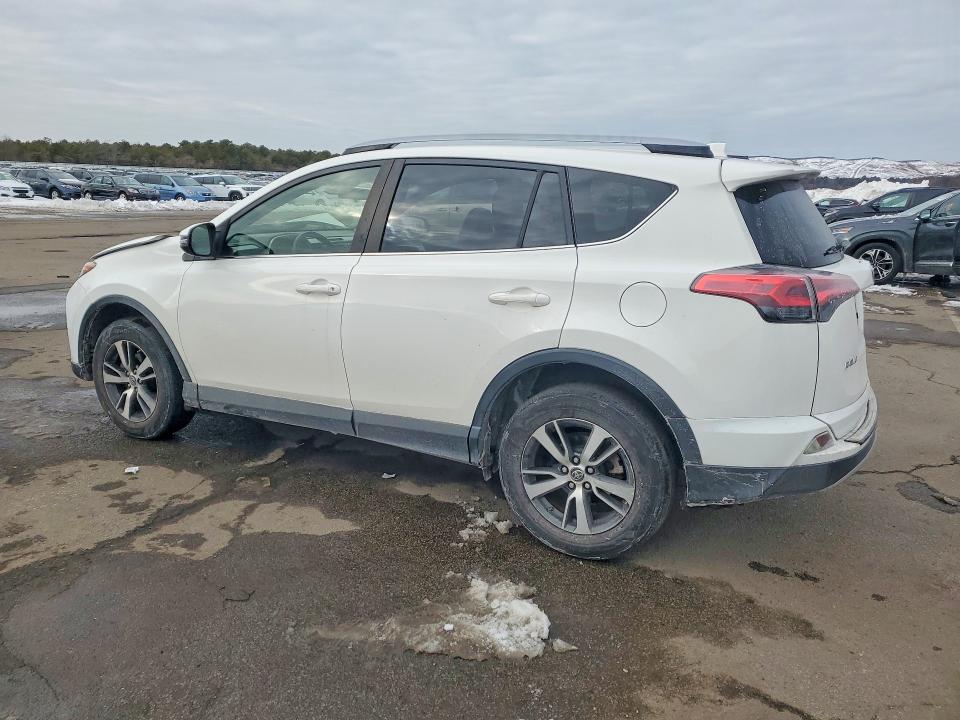Photo 2 from auction – 2018 TOYOTA RAV4 with VIN JTMRFREV3JD256710