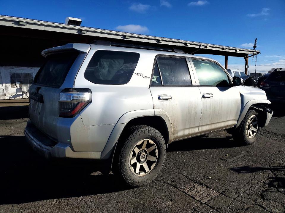 Photo 3 from auction – 2021 TOYOTA 4RUNNER with VIN JTERU5JR0M5841309