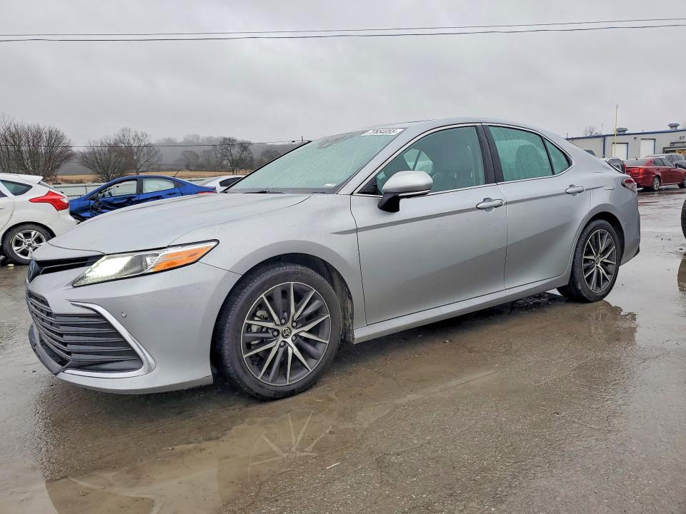 Photo 1 from auction – 2022 TOYOTA CAMRY with VIN 4T1F31AK0NU571958