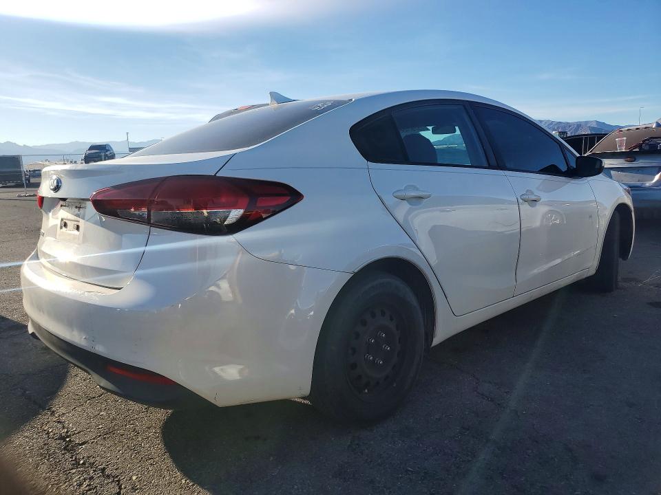 Photo 3 from auction – 2018 KIA FORTE LX with VIN 3KPFK4A7XJE280347