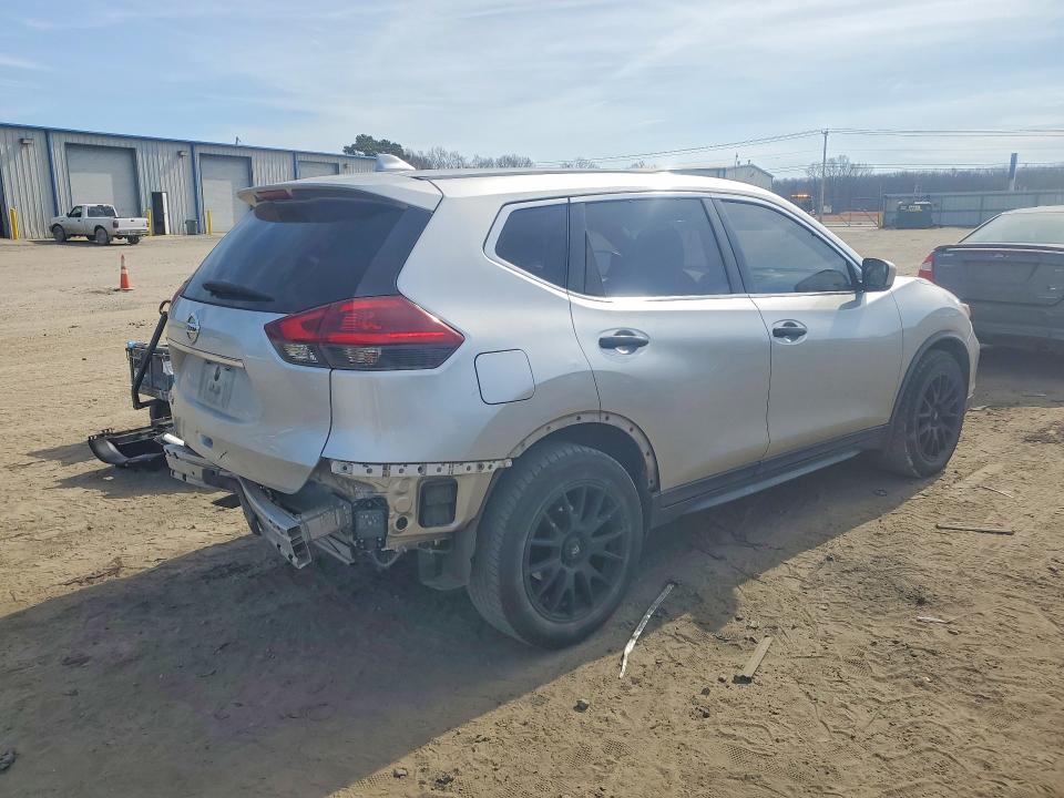 Photo 3 from auction – 2018 NISSAN ROGUE with VIN KNMAT2MT8JP612967
