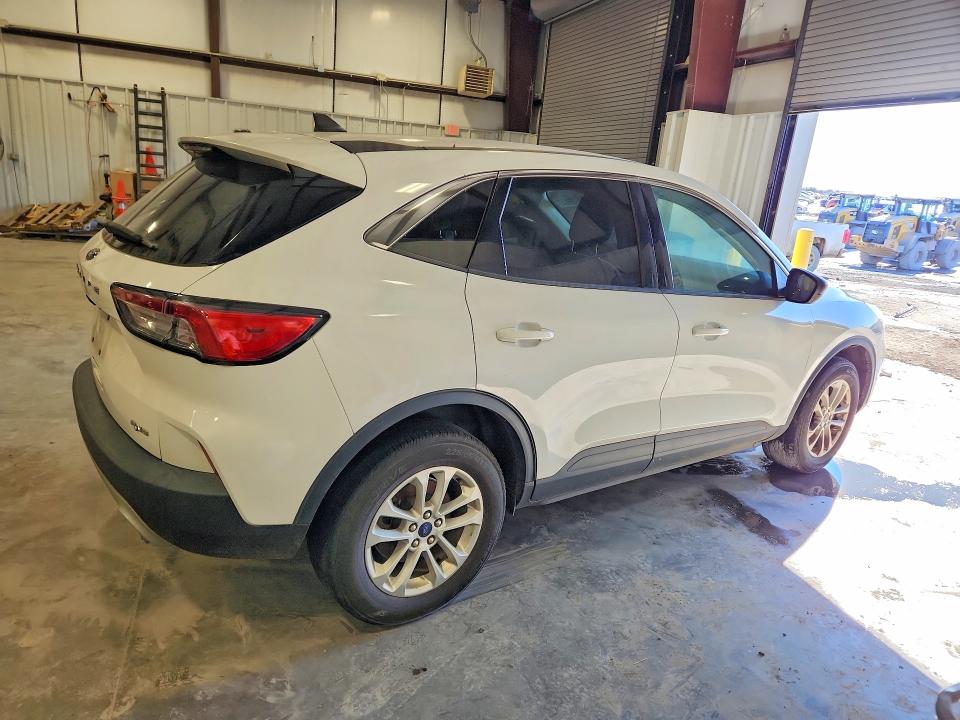 Photo 3 from auction – 2022 FORD ESCAPE with VIN 1FMCU9G67NUA43939