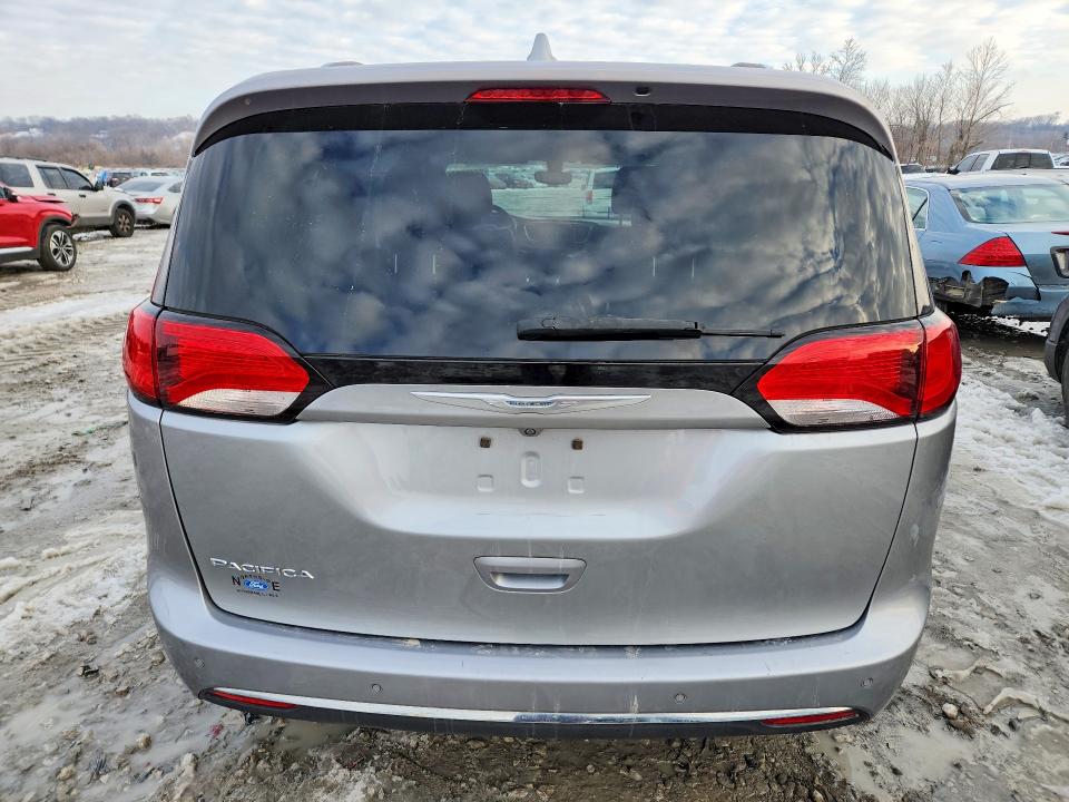 Photo 6 from auction – 2018 CHRYSLER PACIFICA with VIN 2C4RC1BGXJR119048