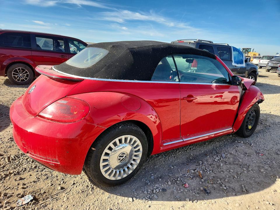 Photo 3 from auction – 2015 VOLKSWAGEN BEETLE with VIN 3VW507AT2FM806514
