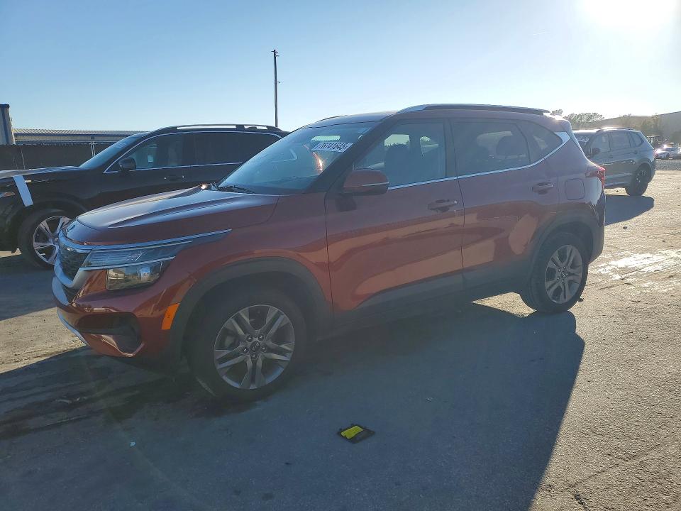 KIA SELTOS S 2021 con VIN KNDEU2AA9M7218884 - Foto de la subasta