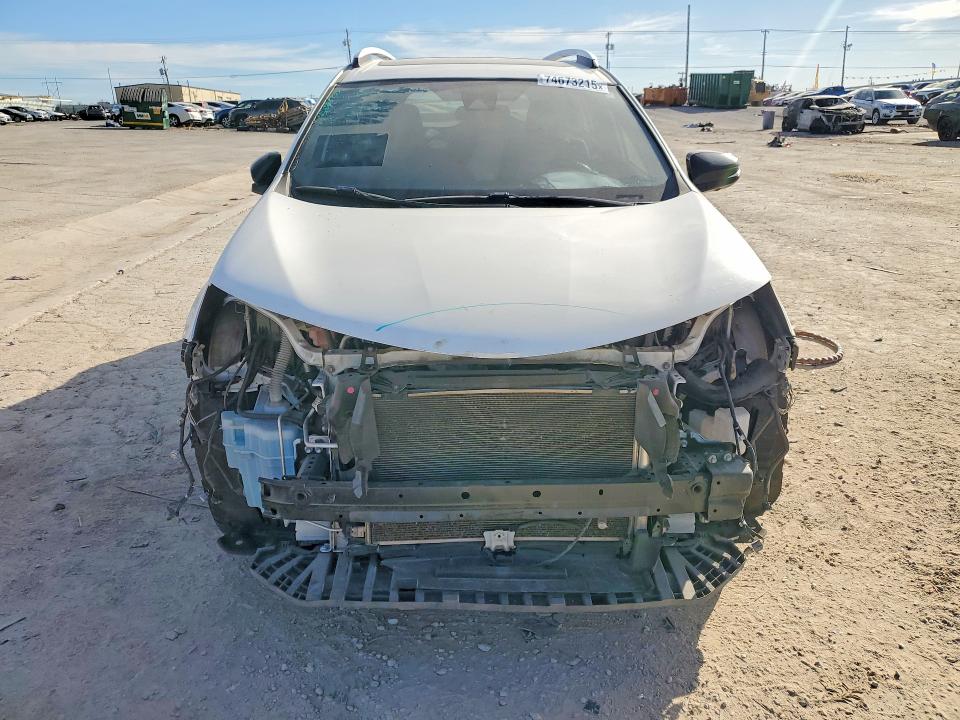 Photo 5 from auction – 2016 TOYOTA RAV4 SE with VIN JTMJFREV3GD193131