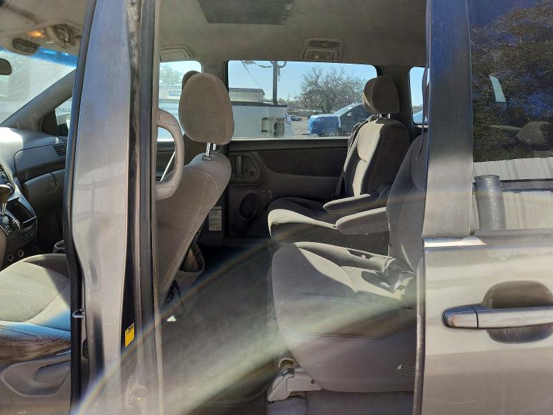 Photo 11 from auction – 2004 TOYOTA SIENNA with VIN 5TDZA23C245101226