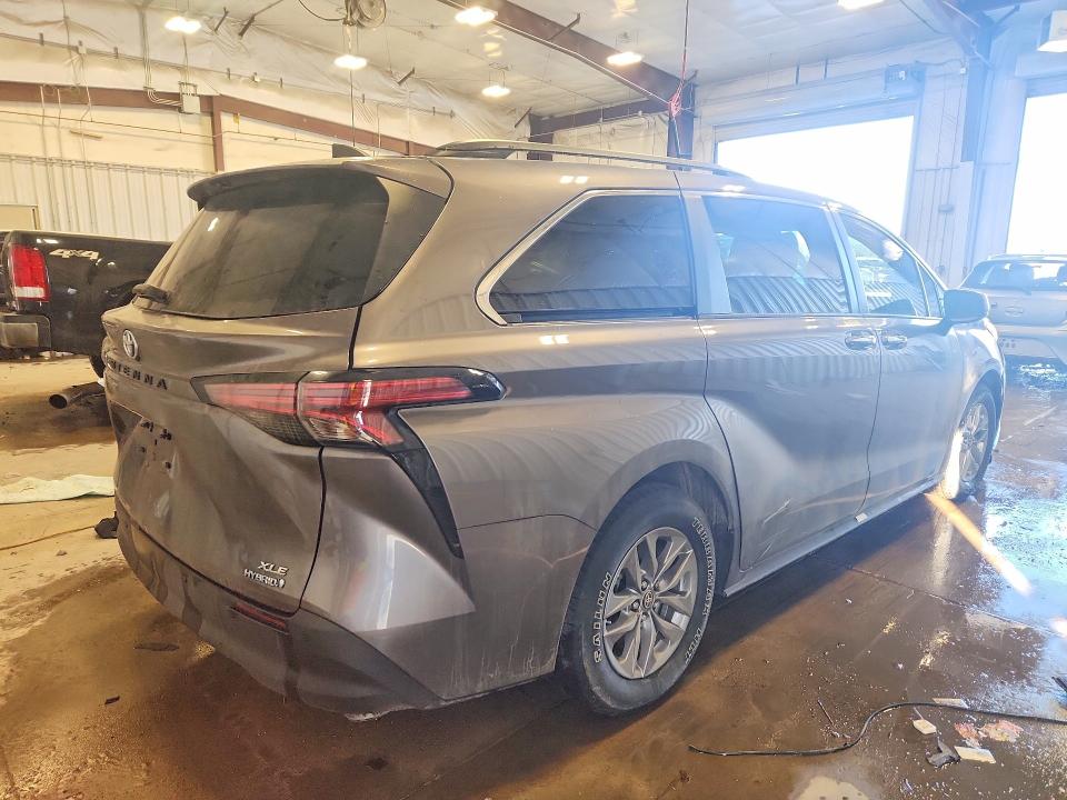 Photo 3 from auction – 2022 TOYOTA SIENNA with VIN 5TDYRKEC3NS103389