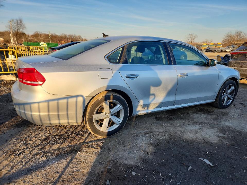 Photo 3 from auction – 2014 VOLKSWAGEN PASSAT S with VIN 1VWAT7A34EC059066