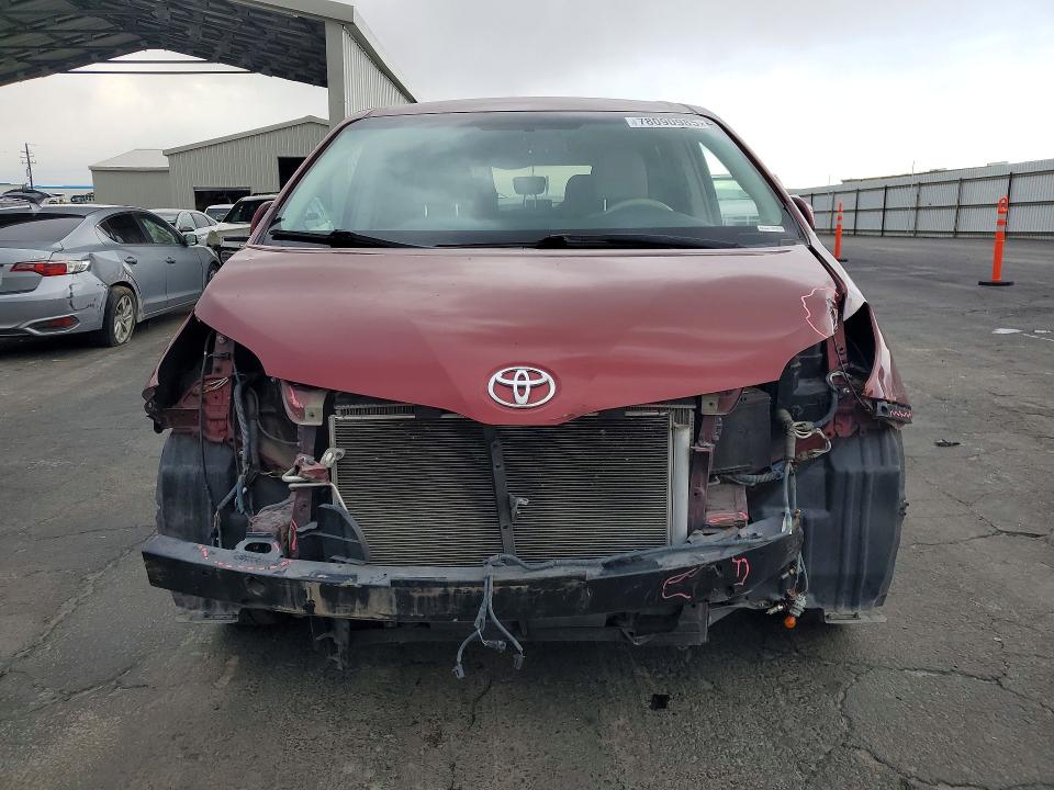 Photo 5 from auction – 2012 TOYOTA SIENNA with VIN 5TDKK3DC3CS215527