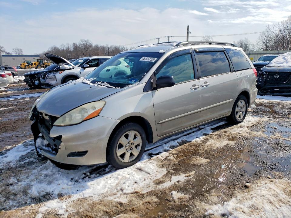 Photo 1 from auction – 2010 TOYOTA SIENNA with VIN 5TDKK4CC2AS305806