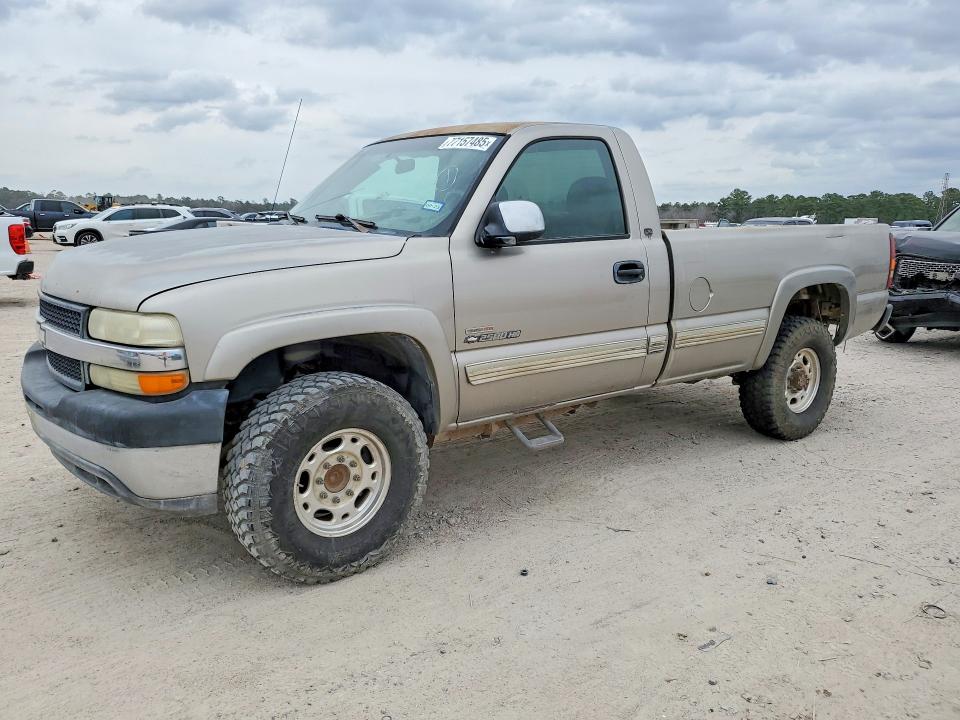 CHEVROLET SILVERADO 2002 with VIN 1GCHC24162E108783 - Photo from auction