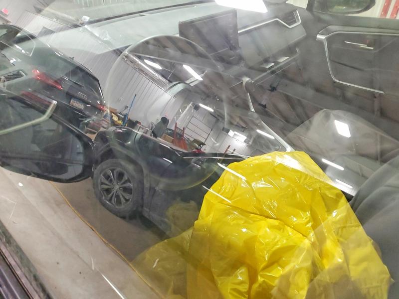 Photo 8 from auction – 2019 TOYOTA RAV4 with VIN JTMP1RFV8KD046383