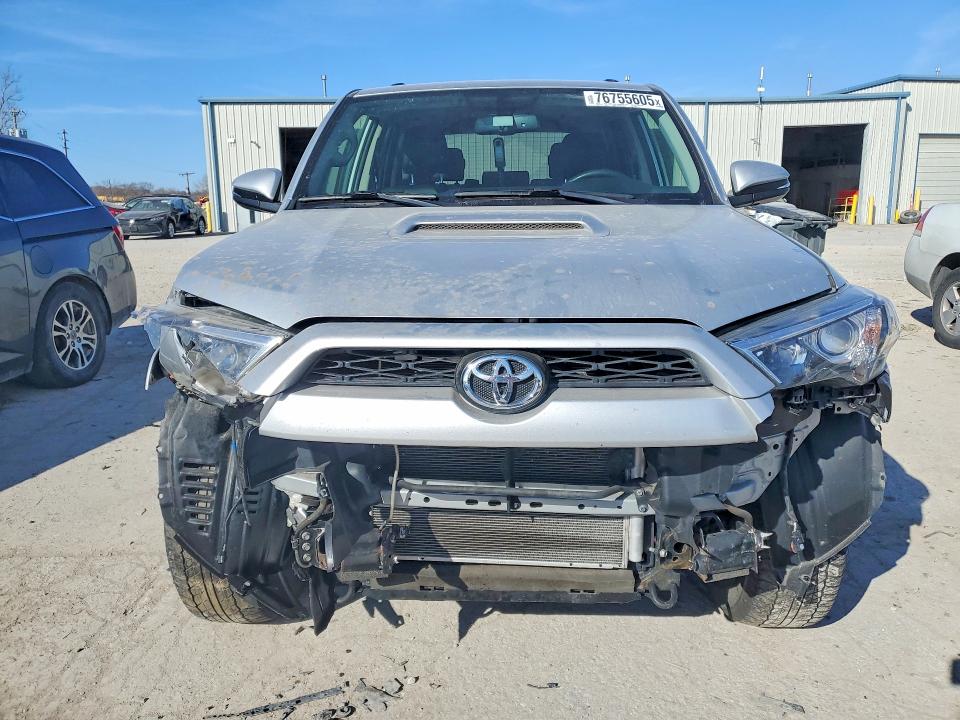 Photo 5 from auction – 2019 TOYOTA 4RUNNER SR with VIN JTEBU5JR0K5637625