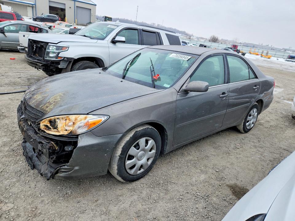 TOYOTA CAMRY LE 2004 with VIN 4T1BE32K54U869035 - Photo from auction