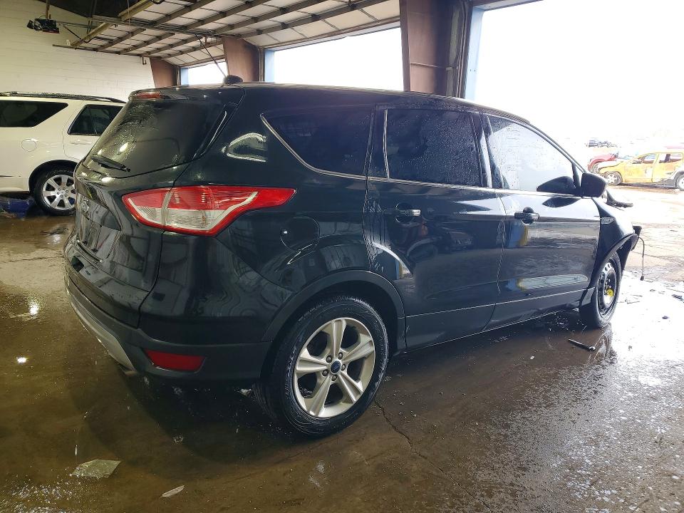 Photo 3 from auction – 2015 FORD ESCAPE SE with VIN 1FMCU0GX5FUB97278
