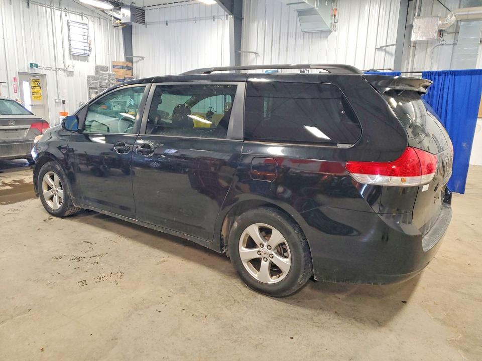 Foto 2 de la subasta – 2012 TOYOTA SIENNA con VIN 5TDKK3DC1CS255086