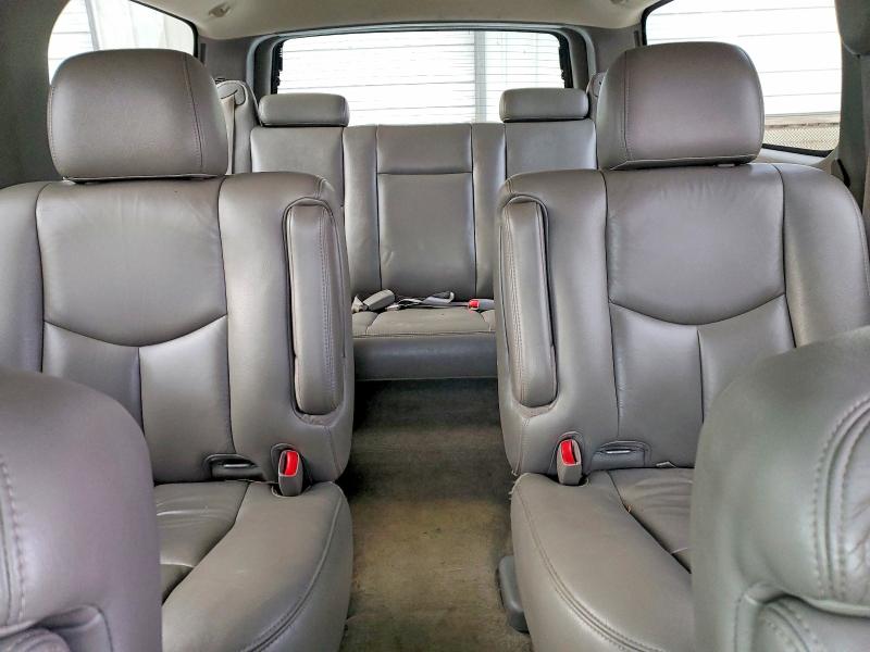 Photo 10 from auction – 2004 CHEVROLET SUBURBAN with VIN 3GNFK16Z74G268522
