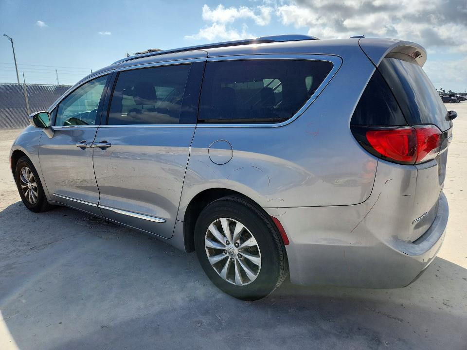 Photo 2 from auction – 2019 CHRYSLER PACIFICA with VIN 2C4RC1BG0KR554386