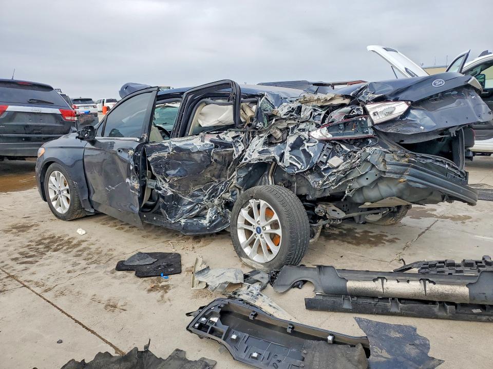 Photo 2 from auction – 2020 FORD FUSION with VIN 3FA6P0HD8LR168072