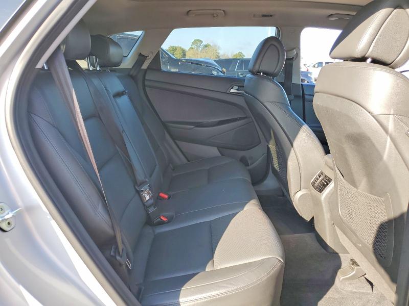 Photo 11 from auction – 2016 HYUNDAI TUCSON with VIN KM8J33A28GU030715